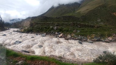 Peru 'nun başkenti Cusco' daki Machu Picchu 'ya yapılan İnka Patikası yürüyüşü sırasında, Peru And Dağları boyunca Urubamba Nehri boyunca yapılan çok günlük yürüyüş sırasında manzaralar görülüyor.