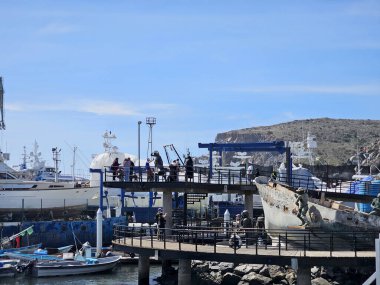 Ensenada, Baja California, Meksika - 16 Mart 2025: Ventana al Mar Boardwalk, gezmek için okyanusa bakan bir kamusal alan, restoranlar ve muhteşem manzaralı