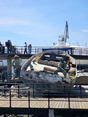 Ensenada, Baja California, Meksika - 16 Mart 2025: Ventana al Mar Boardwalk, gezmek için okyanusa bakan bir kamusal alan, restoranlar ve muhteşem manzaralı