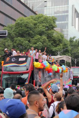 Mexico City, Mexico - 29 Haziran 2024: Eşcinsel Gurur Yürüyüşü, LGBT + toplumunu kutlayan ve hakları için savaşan cinsiyet ve cinsiyet farklılıklarını anan bir gösteridir.