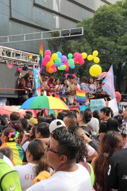Mexico City, Mexico - 29 Haziran 2024: Eşcinsel Gurur Yürüyüşü, LGBT + toplumunu kutlayan ve hakları için savaşan cinsiyet ve cinsiyet farklılıklarını anan bir gösteridir.