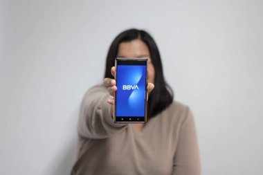Mexico City, Mexico - 22 Şubat 2025: BBVA, Banco Bilbao Vizcaya Argentaria anlamına gelen, uygulama ve internet üzerinden finansal ürünler ve hizmetler sunan küresel finans grubu.