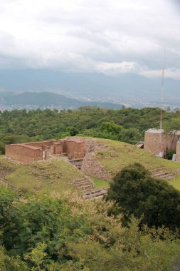 Monte Alban, Meksika 'nın Oaxaca kentindeki bir dağın tepesinde yer alan önemli bir Zapotec şehri ve kültür merkezidir.