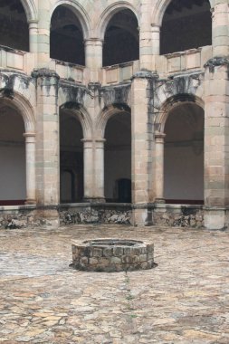 Oaxaca Kültür Müzesi, eski Santo Domingo de Guzman Manastırı Meksika 'nın Oaxaca şehrinin ikonik kültür merkezidir.