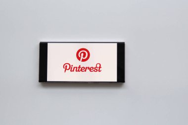 Mexico City, Mexico - 22 Şubat 2025: Pinterest görsel bir keşif web platformu ve uygulaması, insanların görüntüleri ve videoları kullanarak fikirleri bulabileceği, kaydedebileceği ve paylaşabileceği bir sosyal ağ