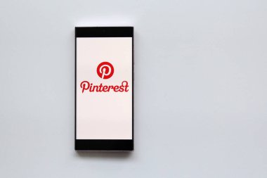 Mexico City, Mexico - 22 Şubat 2025: Pinterest görsel bir keşif web platformu ve uygulaması, insanların görüntüleri ve videoları kullanarak fikirleri bulabileceği, kaydedebileceği ve paylaşabileceği bir sosyal ağ