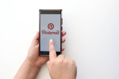 Mexico City, Mexico - 22 Şubat 2025: Pinterest görsel bir keşif web platformu ve uygulaması, insanların görüntüleri ve videoları kullanarak fikirleri bulabileceği, kaydedebileceği ve paylaşabileceği bir sosyal ağ