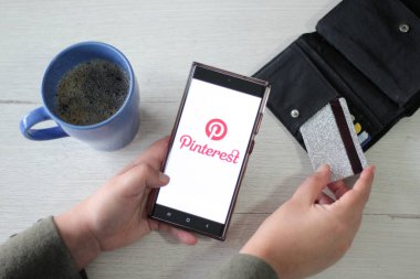 Mexico City, Mexico - 22 Şubat 2025: Pinterest görsel bir keşif web platformu ve uygulaması, insanların görüntüleri ve videoları kullanarak fikirleri bulabileceği, kaydedebileceği ve paylaşabileceği bir sosyal ağ