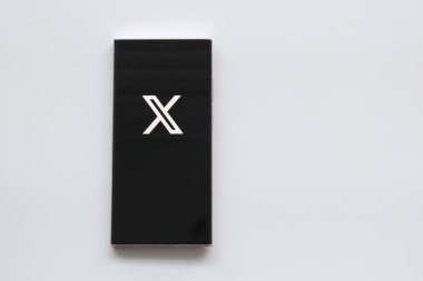 Mexico City, Mexico - 22 Şubat 2025: X, eskiden Twitter, web platformu ve mikroblog uygulaması olan ve kullanıcıların metni, görüntüleri ve videoları paylaşabildikleri bir sosyal ağdır.