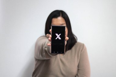 Mexico City, Mexico - 22 Şubat 2025: X, eskiden Twitter, web platformu ve mikroblog uygulaması olan ve kullanıcıların metni, görüntüleri ve videoları paylaşabildikleri bir sosyal ağdır.