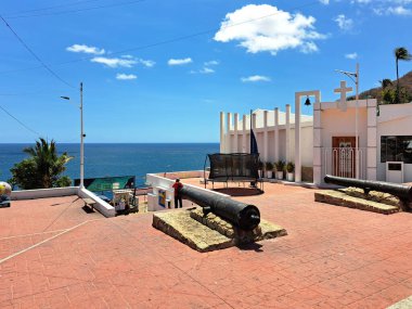 Acapulco, Guerrero, Meksika - 28 Nisan 2023: La Quebrada Acapulco, Guerrero, Meksika 'da bulunan bir uçurum. Popüler bir turizm merkezi ve simgesidir.