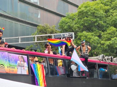 Mexico City, Mexico - 29 Haziran 2024: CDMX 'teki LGBT + gurur yürüyüşü, cinsel ve cinsiyet çeşitliliğini, lezbiyen, eşcinsel, biseksüel, transseksüel eşcinsellerin eşit hakları için yapılan bir gösteridir.
