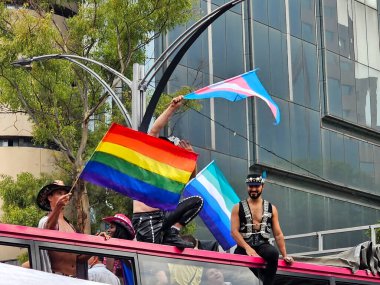 Mexico City, Mexico - 29 Haziran 2024: CDMX 'teki LGBT + gurur yürüyüşü, cinsel ve cinsiyet çeşitliliğini, lezbiyen, eşcinsel, biseksüel, transseksüel eşcinsellerin eşit hakları için yapılan bir gösteridir.