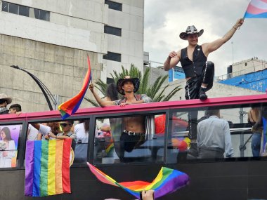 Mexico City, Mexico - 29 Haziran 2024: CDMX 'teki LGBT + gurur yürüyüşü, cinsel ve cinsiyet çeşitliliğini, lezbiyen, eşcinsel, biseksüel, transseksüel eşcinsellerin eşit hakları için yapılan bir gösteridir.