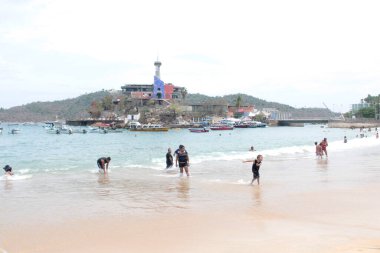 Acapulco, Guerrero, Meksika - 27 Mayıs 2025: Acapulco, Guerrero, Meksika 'daki Caleta ve Caletilla sahilleri