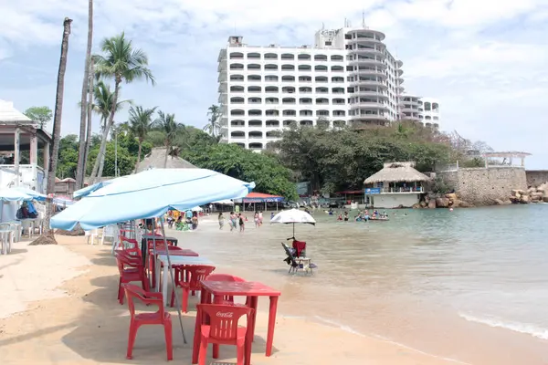 Acapulco, Guerrero, Meksika - 27 Mayıs 2025: Acapulco, Guerrero, Meksika 'daki Caleta ve Caletilla sahilleri