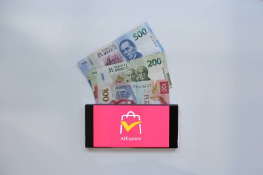 Mexico City, Mexico - 22 Şubat 2025: Alibaba Group 'un uluslararası e-ticaret platformu, ürünleri düşük fiyatlara satmaktadır.
