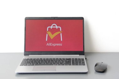 Mexico City, Mexico - 22 Şubat 2025: Alibaba Group 'un uluslararası e-ticaret platformu, ürünleri düşük fiyatlara satmaktadır.