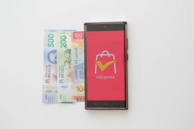 Mexico City, Mexico - 22 Şubat 2025: Alibaba Group 'un uluslararası e-ticaret platformu, ürünleri düşük fiyatlara satmaktadır.