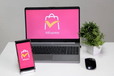 Mexico City, Mexico - 22 Şubat 2025: Alibaba Group 'un uluslararası e-ticaret platformu, ürünleri düşük fiyatlara satmaktadır.