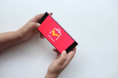 Mexico City, Mexico - 22 Şubat 2025: Alibaba Group 'un uluslararası e-ticaret platformu, ürünleri düşük fiyatlara satmaktadır.