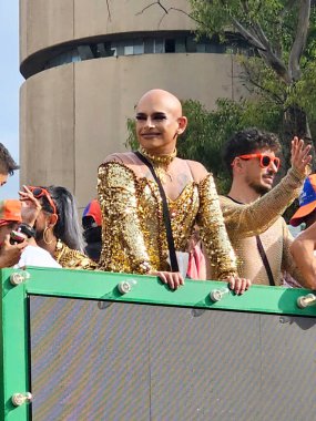 Mexico City, Mexico - 29 Haziran 2024: CDMX 'teki LGBT + gurur yürüyüşü, cinsel ve cinsiyet çeşitliliğini, lezbiyen, eşcinsel, biseksüel, transseksüel eşcinsellerin eşit hakları için yapılan bir gösteridir.