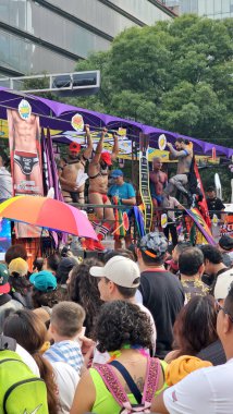 Mexico City, Mexico - 29 Haziran 2024: CDMX 'teki LGBT + gurur yürüyüşü, cinsel ve cinsiyet çeşitliliğini, lezbiyen, eşcinsel, biseksüel, transseksüel eşcinsellerin eşit hakları için yapılan bir gösteridir.