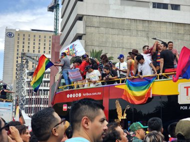 Mexico City, Mexico - 29 Haziran 2024: CDMX 'teki LGBT + gurur yürüyüşü, cinsel ve cinsiyet çeşitliliğini, lezbiyen, eşcinsel, biseksüel, transseksüel eşcinsellerin eşit hakları için yapılan bir gösteridir.