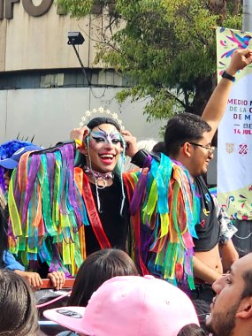 Mexico City, Mexico - 29 Haziran 2024: CDMX 'teki LGBT + gurur yürüyüşü, cinsel ve cinsiyet çeşitliliğini, lezbiyen, eşcinsel, biseksüel, transseksüel eşcinsellerin eşit hakları için yapılan bir gösteridir.