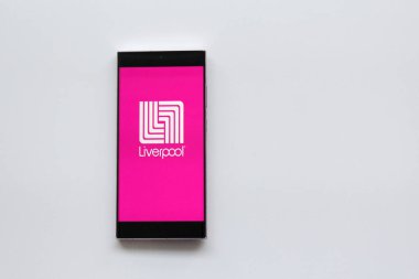Mexico City, Mexico - 22 Şubat 2025: Liverpool Pocket Mağazası uygulaması ve web sitesi internet üzerinden alışveriş için bir mobil uygulamadır.