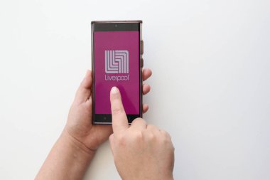 Mexico City, Mexico - 22 Şubat 2025: Liverpool Pocket Mağazası uygulaması ve web sitesi internet üzerinden alışveriş için bir mobil uygulamadır.