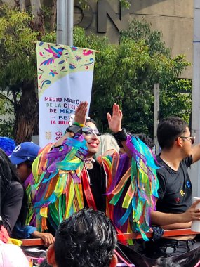 Mexico City, Mexico - 29 Haziran 2024: Onur Yürüyüşü, CDMX caddelerinde LGBTİ topluluğunun, lezbiyen, eşcinsel, biseksüel, trans ve interseksüel üyelerinin bir festival gösterisidir.