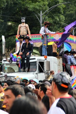 Mexico City, Mexico - 29 Haziran 2024: Onur Yürüyüşü, CDMX caddelerinde LGBTİ topluluğunun, lezbiyen, eşcinsel, biseksüel, trans ve interseksüel üyelerinin bir festival gösterisidir.