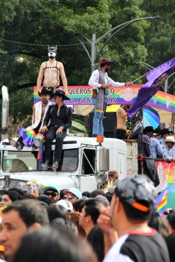 Mexico City, Mexico - 29 Haziran 2024: Onur Yürüyüşü, CDMX caddelerinde LGBTİ topluluğunun, lezbiyen, eşcinsel, biseksüel, trans ve interseksüel üyelerinin bir festival gösterisidir.