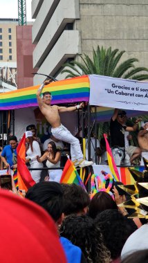 Mexico City, Mexico - 29 Haziran 2024: Onur Yürüyüşü, CDMX caddelerinde LGBTİ topluluğunun, lezbiyen, eşcinsel, biseksüel, trans ve interseksüel üyelerinin bir festival gösterisidir.