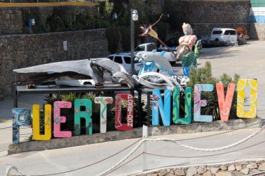 Puerto Nuevo, Baja California, Meksika - 14 Aralık 2025: Baja California 'daki Pueblo Nuevo sahildeki restoranlarında ıstakoz yemekleriyle ünlüdür