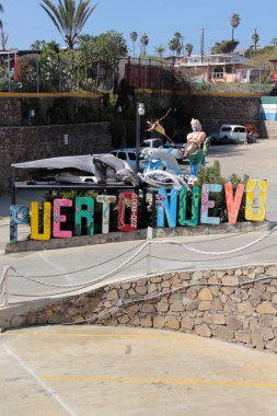 Puerto Nuevo, Baja California, Meksika - 14 Aralık 2025: Baja California 'daki Pueblo Nuevo sahildeki restoranlarında ıstakoz yemekleriyle ünlüdür