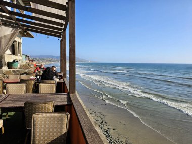 Puerto Nuevo, Baja California, Meksika - 14 Aralık 2025: Baja California 'daki Pueblo Nuevo sahildeki restoranlarında ıstakoz yemekleriyle ünlüdür