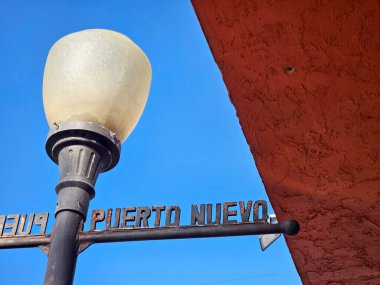Puerto Nuevo, Baja California, Meksika - 14 Aralık 2025: Baja California 'daki Pueblo Nuevo sahildeki restoranlarında ıstakoz yemekleriyle ünlüdür