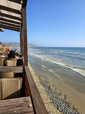 Puerto Nuevo, Baja California, Meksika - 14 Aralık 2025: Baja California 'daki Pueblo Nuevo sahildeki restoranlarında ıstakoz yemekleriyle ünlüdür
