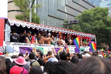 Mexico City, Mexico - 29 Haziran 2024: Onur Yürüyüşü, CDMX caddelerinde LGBTİ topluluğunun, lezbiyen, eşcinsel, biseksüel, trans ve interseksüel üyelerinin bir festival gösterisidir.