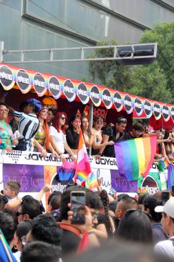 Mexico City, Mexico - 29 Haziran 2024: CDMX 'teki LGBT + gurur yürüyüşü, cinsel ve cinsiyet çeşitliliğini, lezbiyen, eşcinsel, biseksüel, transseksüel eşcinsellerin eşit hakları için yapılan bir gösteridir.