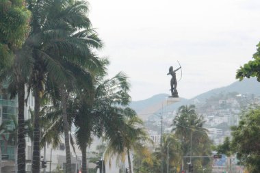 Acapulco, Guerrero, Meksika - 27 Mayıs 2025: Avcı Diana Çeşmesi, resmi olarak Kuzey Yıldızlarının Okçusu, Meksika 'nın başkenti Acapulco' da bulunan devasa bir şehir çeşmesidir.