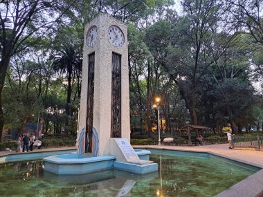 Mexico City, Mexico - 23 Nisan 2023: Park Meksiko, Meksiko 'nun Condesa semtindeki en önemli parktır.