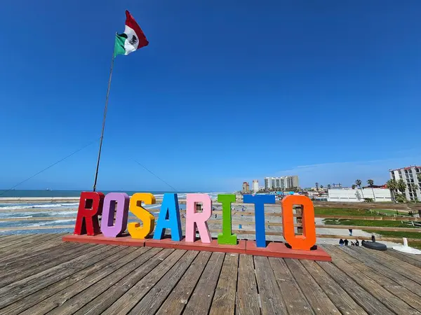 Rosarito, Baja California - 15 Aralık 2025: Rosarito Sahili, Meksika 'nın Baja California Yarımadası' ndaki bir plajdır.