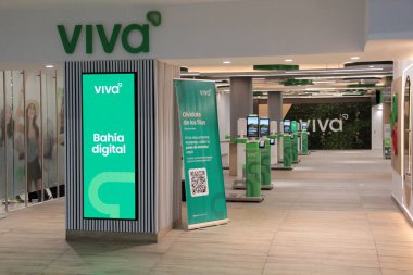 Mexico City, Mexico - 13 Mart 2025 Mexico City Uluslararası Havalimanı 'nda Meksika havayolu Viva Aerobus için bilet satışları