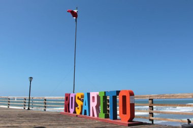 Rosarito, Baja California - 15 Aralık 2025: Rosarito Sahili, Meksika 'nın Baja California Yarımadası' ndaki bir plajdır.