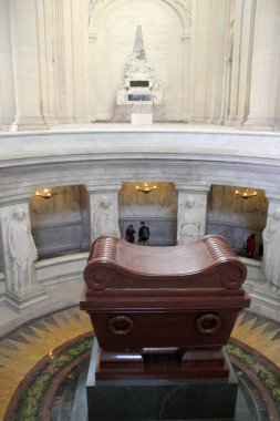 Paris, Fransa - 12 Mart 2015: Napolyon 'un mezarını barındıran Kubbe des Invalides, Ulusal Otel' in amblemidir ve Paris şehrinde önemli bir anıttır.