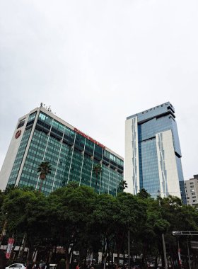 Mexico City, Mexico - 23 Ağustos 2023 Sofitel Reforma, Paseo de la Reforma 'da şehir panoramik manzaralı 5 yıldızlı lüks bir otel.