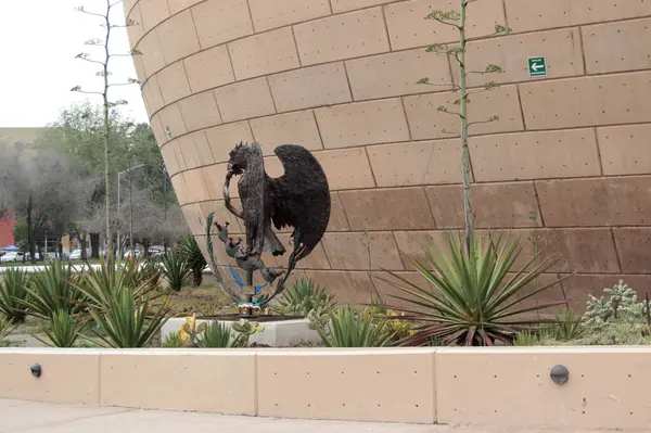 Tijuana, Baja California, Meksika - 14 Mart 2025: Tijuana Kültür Merkezi CECUT, La Bola, şehirdeki sergi ve konserler gibi sanatsal ve kültürel etkinlikler sunan kurum